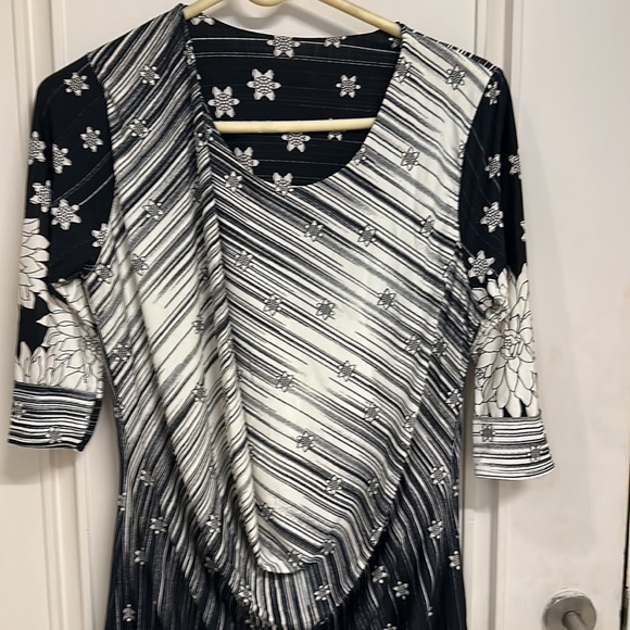 NWOT Korean Fabric B&W dress with lining and sleeves and lovely detailing !UK L - Picture 3 of 6